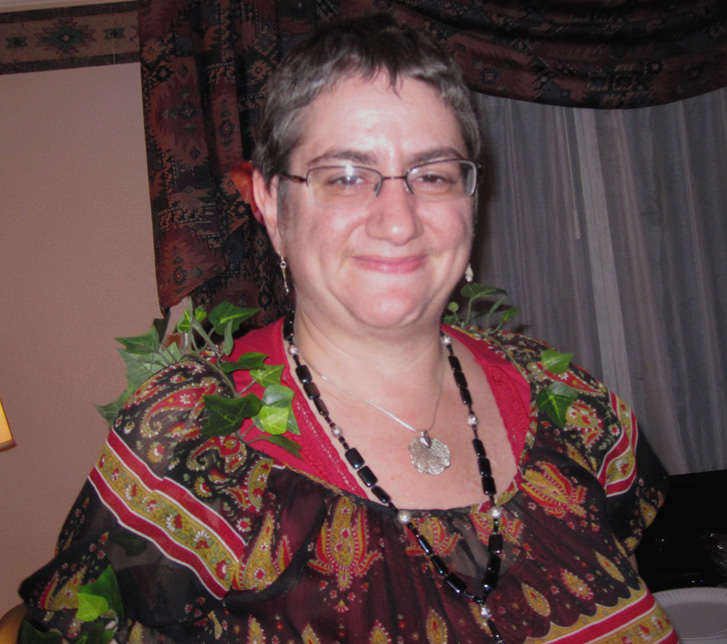 Author Janni Lee Simner posing with ivy